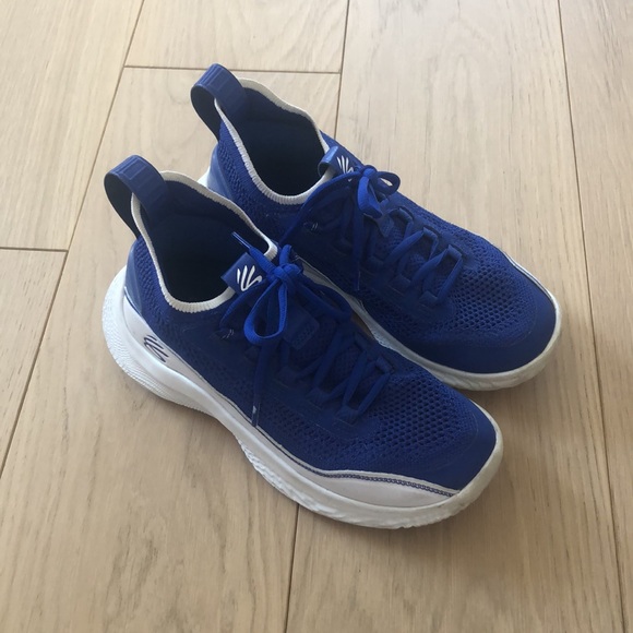 Curry Flow 8, size Y7 - Picture 3 of 10